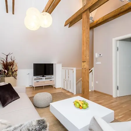 Empirent Chic River Апартаменты Прага